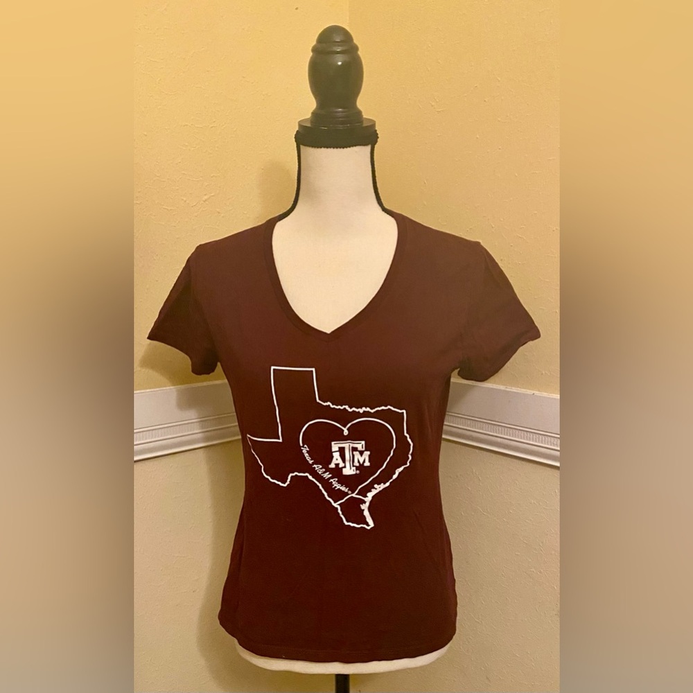 Texas Aggie Maroon V-Neck Women's Tee; Size s/m; Like new.